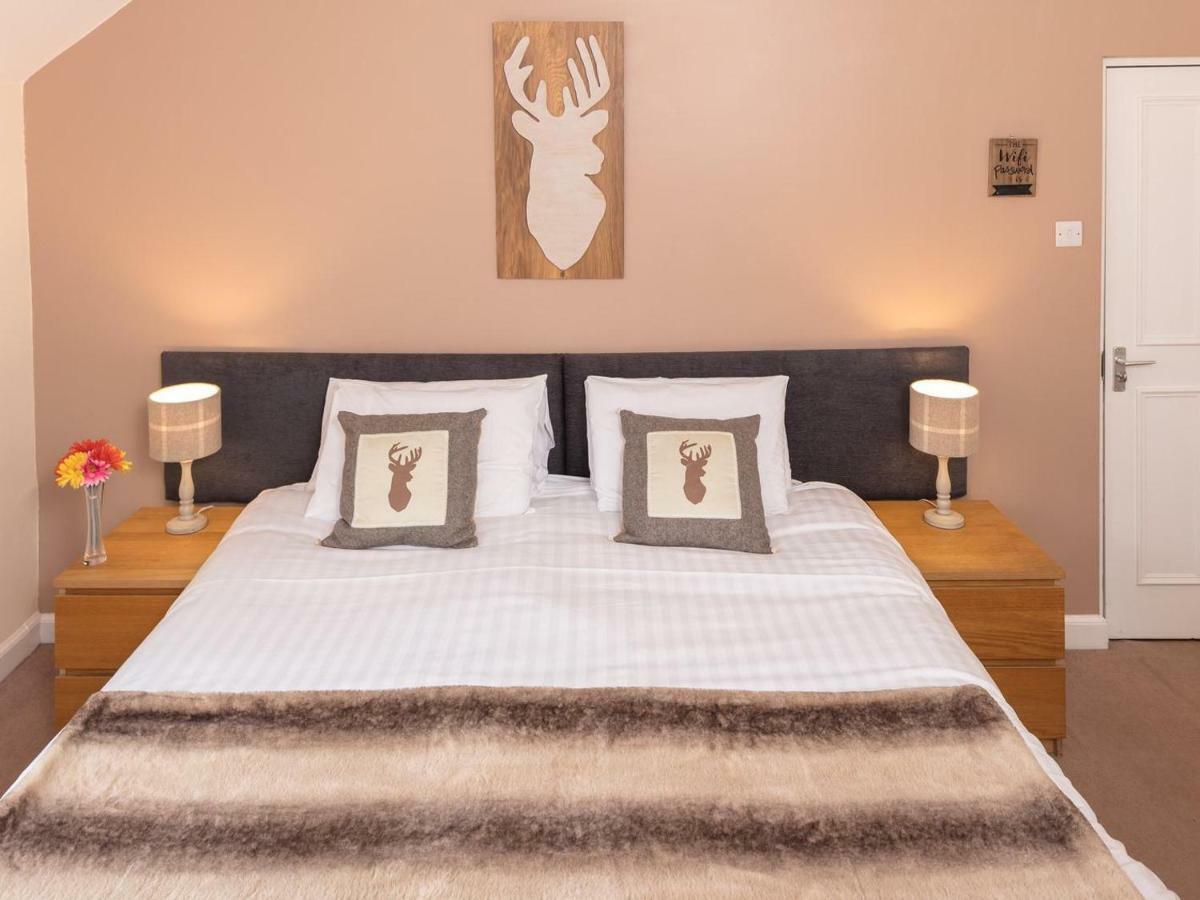 The Gordon Arms Hotel West Linton ภายนอก รูปภาพ
