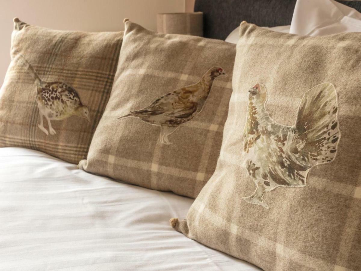 The Gordon Arms Hotel West Linton ภายนอก รูปภาพ