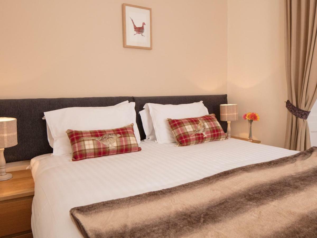 The Gordon Arms Hotel West Linton ภายนอก รูปภาพ