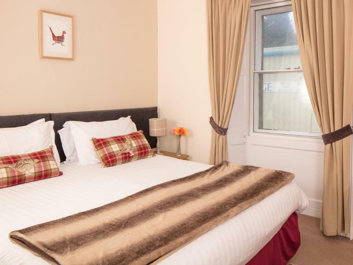 The Gordon Arms Hotel West Linton ภายนอก รูปภาพ