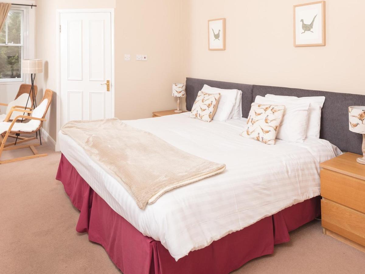 The Gordon Arms Hotel West Linton ภายนอก รูปภาพ